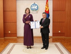 АХБ-ны Суурин төлөөлөгч хатагтай Ёландаг 