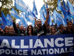  Францын цагдаа нар жагсаал хийлээ