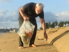 Энэтхэгийн Ерөнхий сайд хог түүж, цэвэр байхыг уриаллаа 