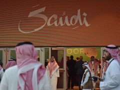 Саудын Араб улсад гадаадын хосууд буудалд хоноглоход гэрлэлтийн баталгаа шаардахгүй