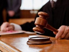 Тайландын шүүгч шүүх ажиллагааны үеэр өөрийгөө бууджээ