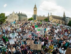 Байгаль хамгаалагчдын жагсаал дэлхийн 60 гаруй хотод эхэллээ