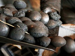 Ирэх долоо хоногоос иргэд хүссэн хэмжээгээрээ шахмал түлш худалдан авч болно