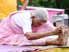 Энэтхэгийн хамгийн өндөр настай иогийн багш таалал төгсчээ
