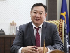 С.Насанбат: 