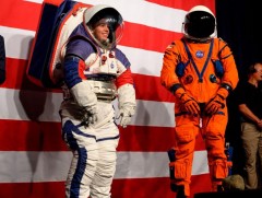 “Наса” сансрын нисгэгчдийн шинэ өмсгөлийг танилцууллаа  