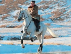 Умард Солонгосын удирдагч Пэкту ууланд гарчээ