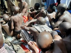 Нигерийн цагдаа нар шашны сургуулиудын суралцагчдыг чөлөөлж байна