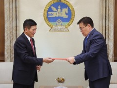 УИХ-ын гишүүн, ХЗДХ-ийн сайд Ц.Нямдорж хуулийн төслүүд өргөн барилаа