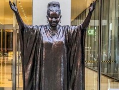 Нью-Йорк хотод алдарт эмэгтэйчүүдийн хөшөөг босголоо 