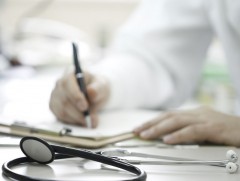 Эмч, сувилагчийн цалин, урамшууллыг нэмнэ