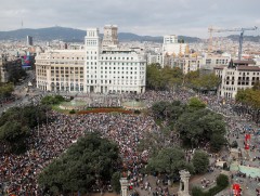 Испани улс каталони удирдагчдыг хорих шийдвэр гарсны дараа эсэргүүцлийн хөдөлгөөн өрнөж эхэллээ