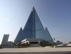 Умард Солонгосын хамгийн өндөр барилгын бүтээн босголтын ажил 1987 онд эхэлж байжээ