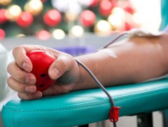 Э.Нандинцэцэгийн гэр бүл цусаа хандивлаж 190 гаруй хүний амь насыг аварчээ