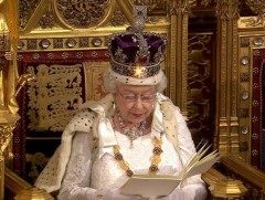 Английн хатан хааны хэлэх үг олон улсын хэвлэлийн анхаарлыг татаж байна 