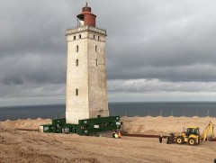 120 жилийн настай гэрэлт цамхгийг аюулгүй газарт нүүлгэн шилжүүлжээ