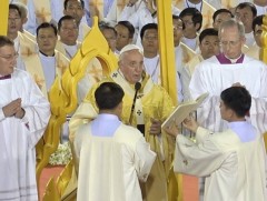 Пап лам эмэгтэйчүүд, хүүхдүүдийн эрхийг хамгаалахад илүү их хүчин чармайлт гаргахыг уриаллаа