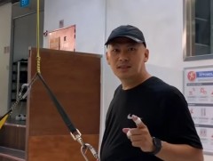 Сингапурын цагдаагийнхан Хонконгийн бизнесменийг албадан гаргажээ