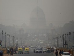 Энэтхэгт агаарын бохирдлоос үүдэн сургуулиуд хаагджээ