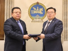 Ардчилсан хувьсгалын 30 жилийн ойн медаль бий болгох тухай Тогтоолын төсөл өргөн барилаа