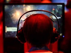 Бага насны хүүхдүүдийг шөнийн цагаар интернет тоглоом тоглохыг хориглолоо