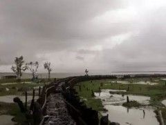 Бангладеш улсад 400 мянган хүнийг нүүлгэн шилжүүлээд байна 