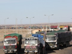 Цагаан хад гаалийн бүсэд 2000 гаруй машин хил дээр гацсан байна