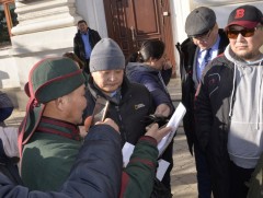 Шаардлагынх нь хариуг өгөхөөр уулзлаа