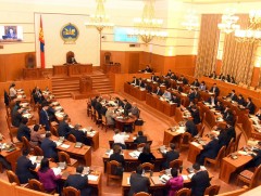 Үндсэн хуулийн нэмэлт, өөрчлөлтийг дагаж мөрдөхөд шилжих журмын тухай хуулийн төслийг эцсийн хэлэл..