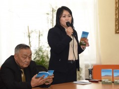 УИХ-ын гишүүн Г.Мөнхцэцэг Говь-сүмбэр, Дорноговь аймгийн сурагчдын төлөөлөлтэй уулзав