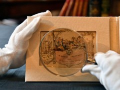 Зул сарын хамгийн анхны хэвлэмэл мэндчилгээний хуудсыг сонирхуулж байна