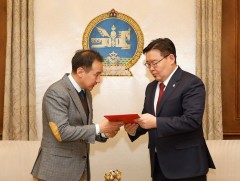 Найрсаг харилцаа, иж бүрэн стратегийн түншлэлийн тухай гэрээг соёрхон батлах хуулийн төсөл өргөн б..