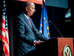 Гордон Сондланд: Ерөнхийлөгч Трампын заавраар би Украинд шахалт үзүүлсэн