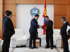 Үндсэн хуулийн нэмэлт, өөрчлөлтийг Монгол Улсын Ерөнхийлөгчид танилцууллаа