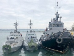 Оросын хил зөрчсөн хэргээр саатуулагдсан Украины хөлөг онгоцуудыг нутагт нь буцаалаа