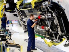 “Даймлер” компани 10 мянган ажлын байр цомхотгоно 