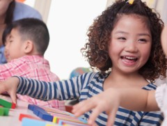 Хүүхдэд зан үйлийн хохирол учруулсан багшийг 100 мянган төгрөгөөр торгох хуулийн заалттай