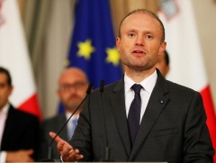 Мальта улсын ерөнхий сайд албан тушаалаасаа бууна