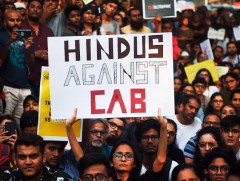 Иргэншлийн тухай шинэ хуулийг эсэргүүцэх үйл ажиллагаанд оюутнууд нэгджээ 