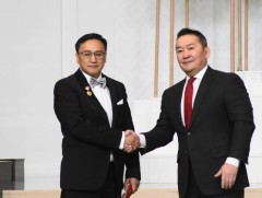 Ерөнхийлөгчийн зарлигаар Ж.Чинбүрэнд хүний гавьяат эмч цол олголоо