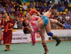 Өнөөдөр чансаа өндөр 128 бөх барилдаанд зодоглоно