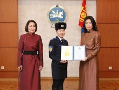 Монгол Улсын Ерөнхийлөгчийн нэрэмжит тэтгэлэг олголоо