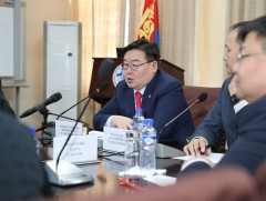 УИХ-ын дарга Г.Занданшатар бизнес эрхлэгчидтэй уулзаж, эдийн засгийг эрчимтэй өсгөх талаар санал с..