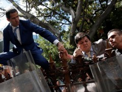 Венесуэл улс парламентын хоёр тэргүүнтэй болоод байна 