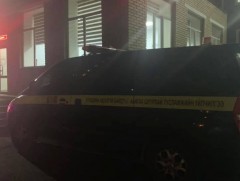 Гэртээ харгалзах хүнгүй 2 хоносон бага насны 3 хүүхдийг дүүргийн цагдаагийн хэлтэст хүлээлгэн өгчээ