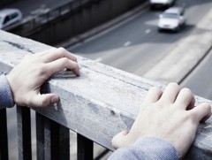 Судалгаагаар өсвөр насны дөрвөн хүүхэд тутмын нэг нь амиа хорлох талаар боддог гэж хариулжээ