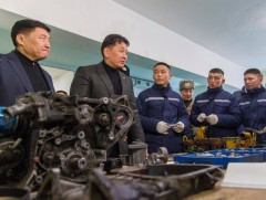 Ерөнхий сайд У. Хүрэлсүх Политехникийн коллежийн ажилтай танилцлаа