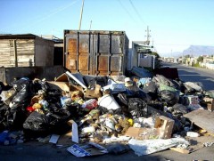 Гэр хорооллын гудамж, жалганд барилгын хог хаяж байна