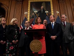 Ерөнхийлөгч Трампад импичмент зарлах эсэх асуудлаарх мэтгэлцээн сенатын танхимд эхэлж байна