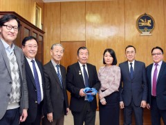 С.Ламбаад хүндэтгэл үзүүлэв 